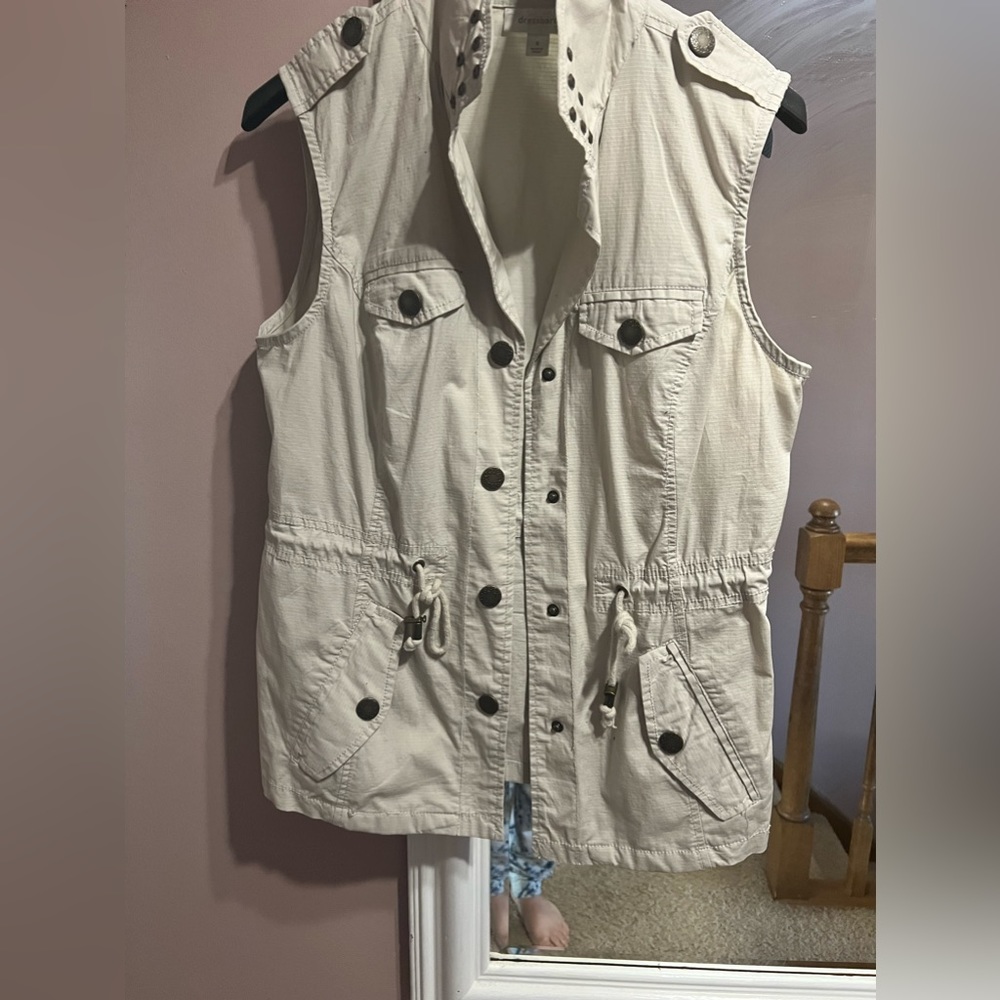 Cream khaki vest sz small